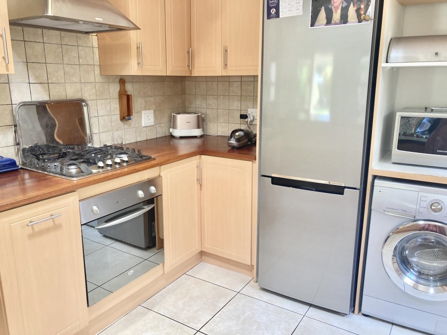 To Let 3 Bedroom Property for Rent in Claremont Upper Western Cape